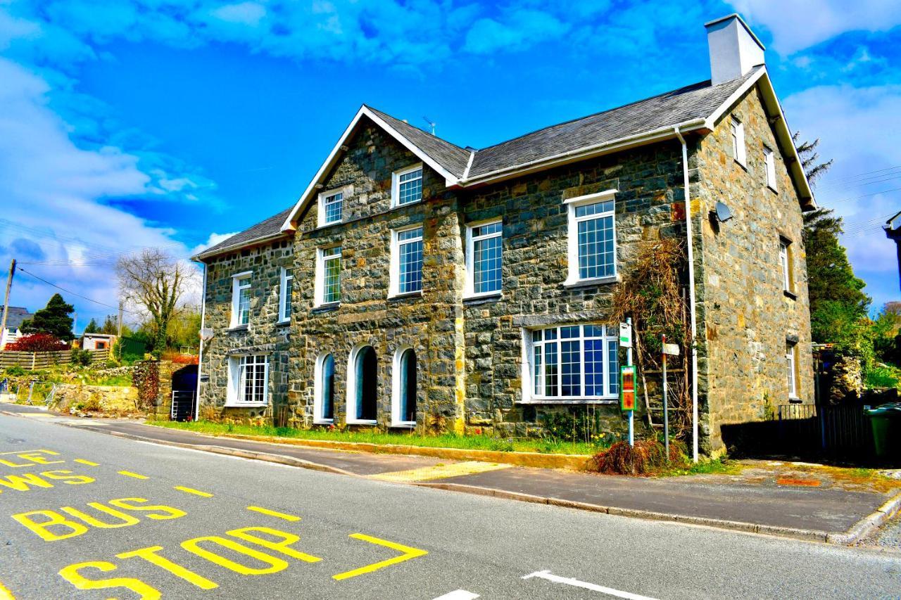 Spacious 3 Bedroom Garden Apartment In Snowdonia National Park Garndolbenmaen Exterior photo